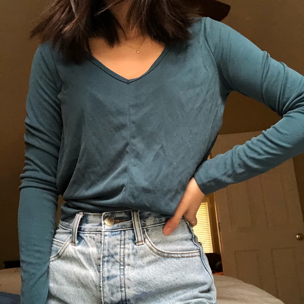 ocean blue a&f soft v neck top.